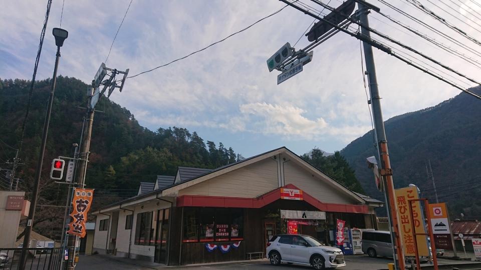 町で唯一の信号機と