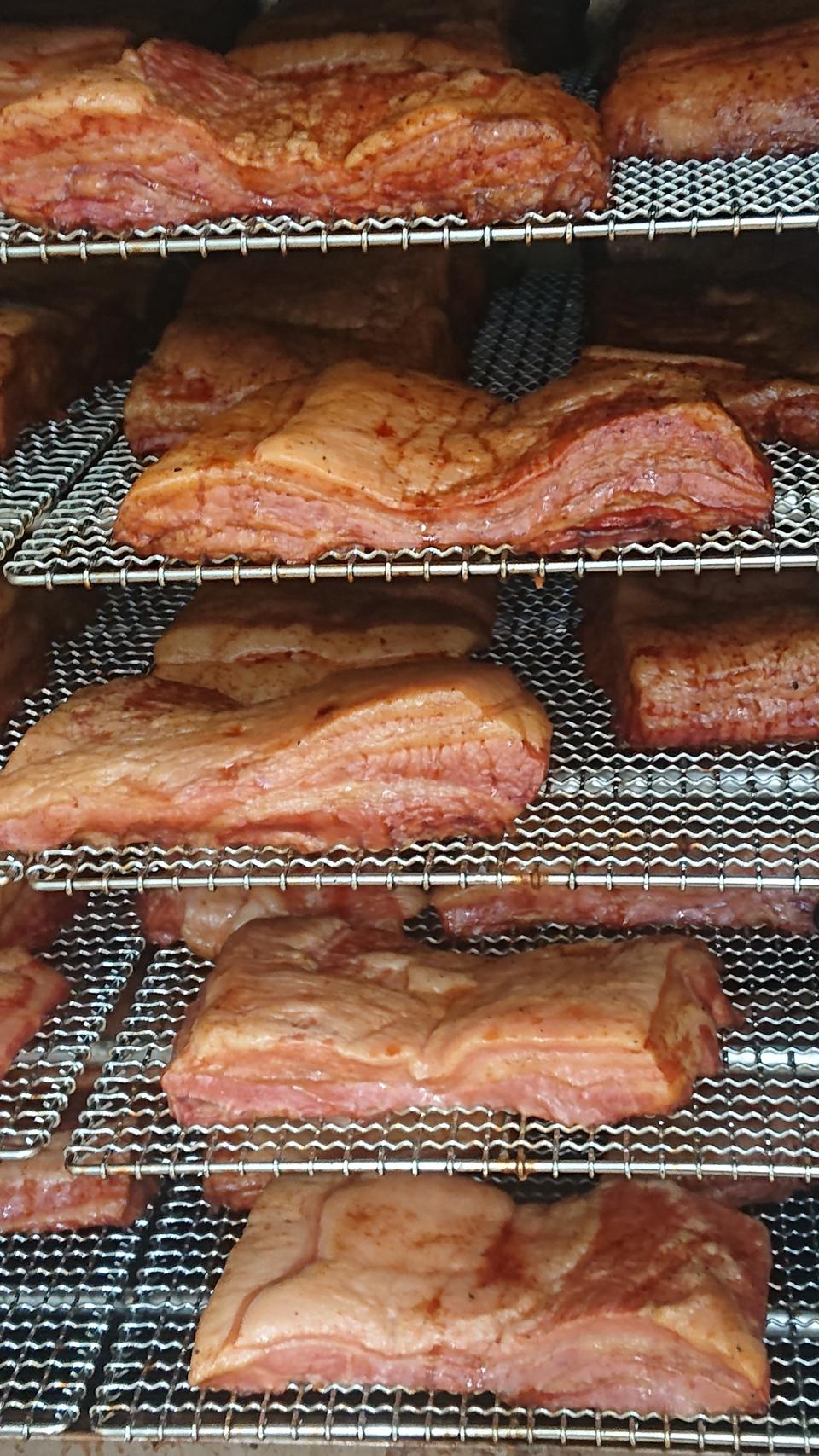 もうすぐコンビニに並ぶベーコンたち