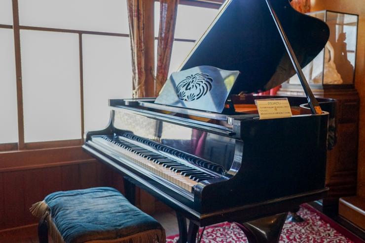 グランドピアノ