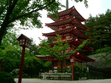 富士吉田市のシンボル忠霊塔