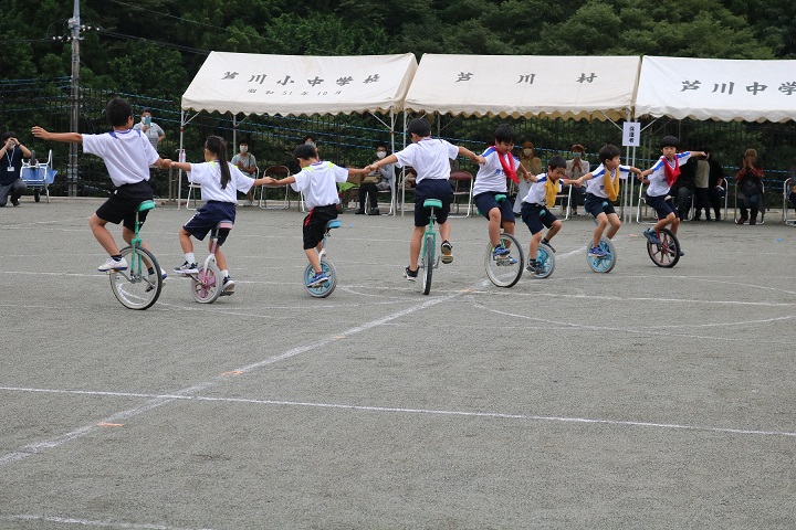 芦川町民運動会の子どもたち一輪車