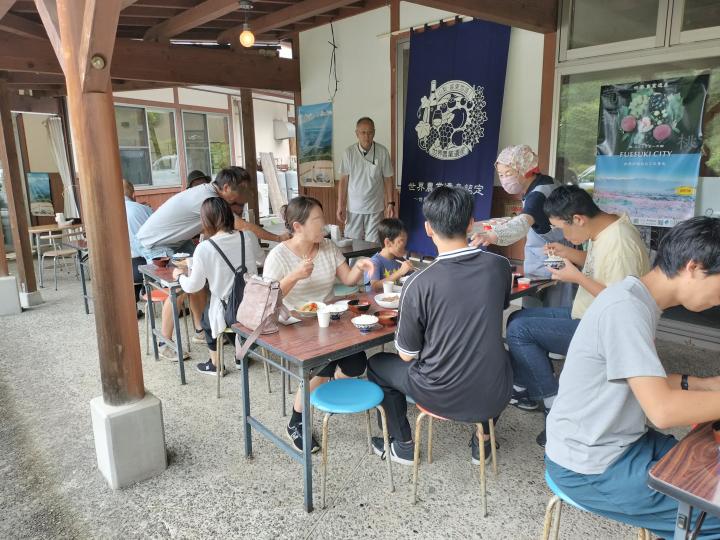 おごっそう家での食事風景