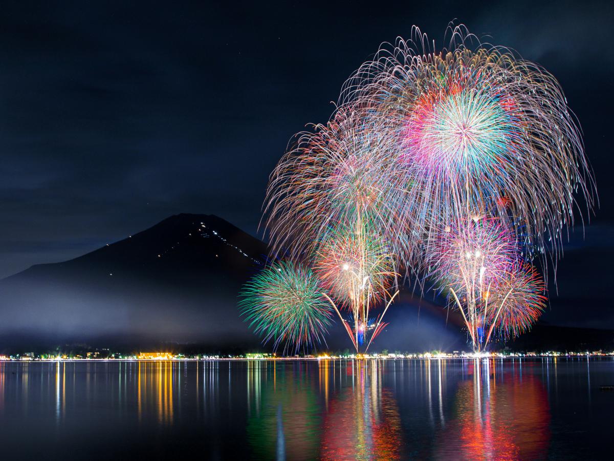 富士五湖花火大会のトップバッター!「山中湖報湖祭」【8月1日】/富士の国やまなし観光ネット 山梨県公式観光情報